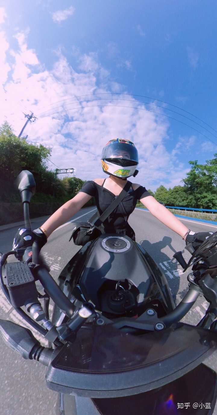 女生骑重型机车有什么技巧?