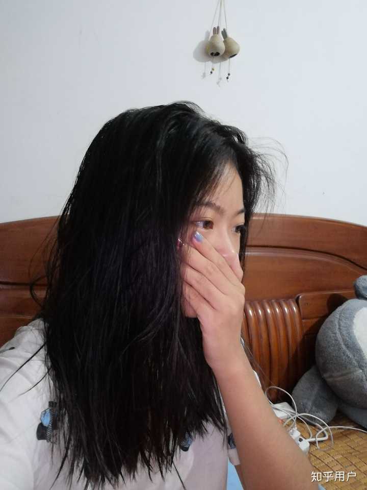 从小我的头发就很多,并且很硬,很扎手哈哈哈!
