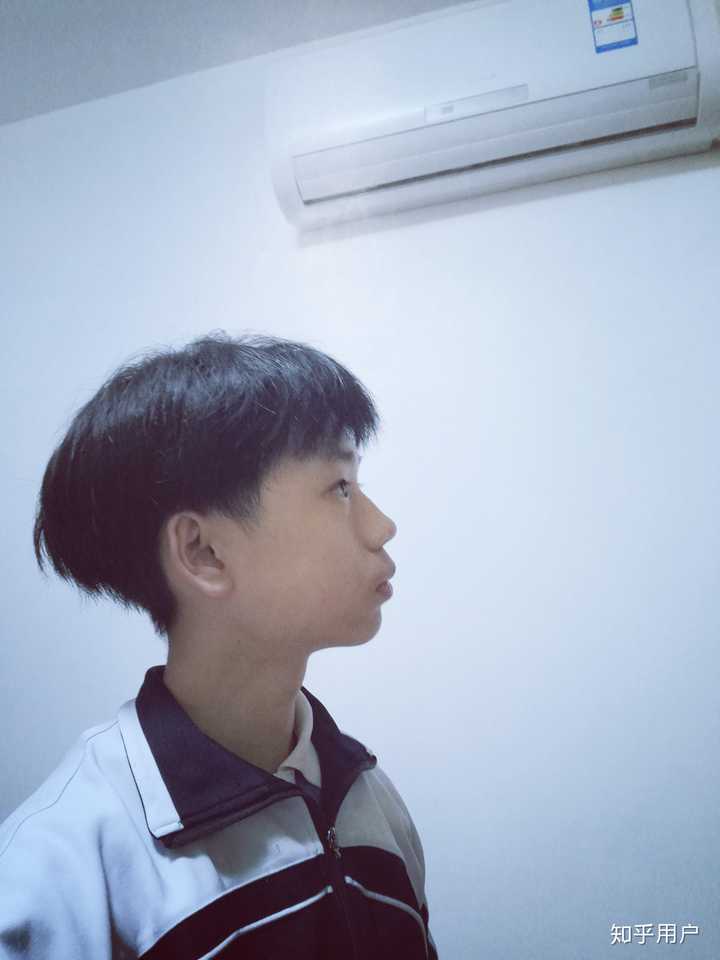 最大的苦恼就是很难做发型和留不了短发,因为扁头的样子真的贼丑