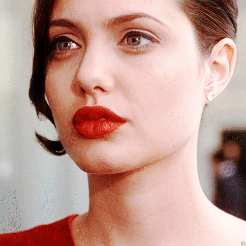 你即使不喜欢,也应该对scarlett johansson,elizabeth olsen比较熟悉