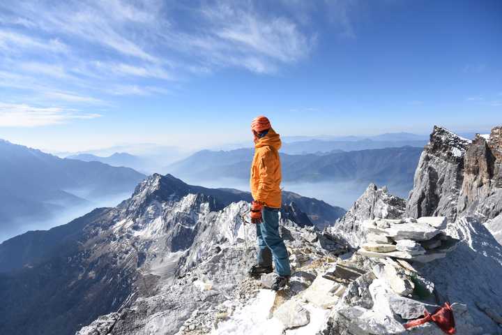 登顶雪山后你会用什么姿势拍照纪念?