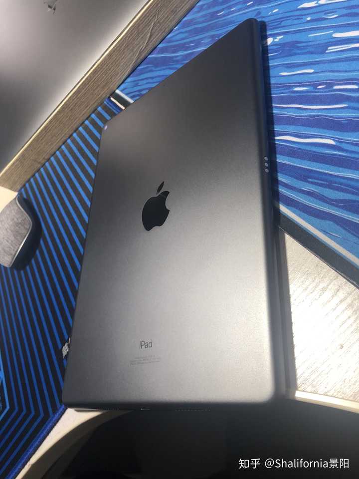 macbook pro和ipad买银色还是深空灰?
