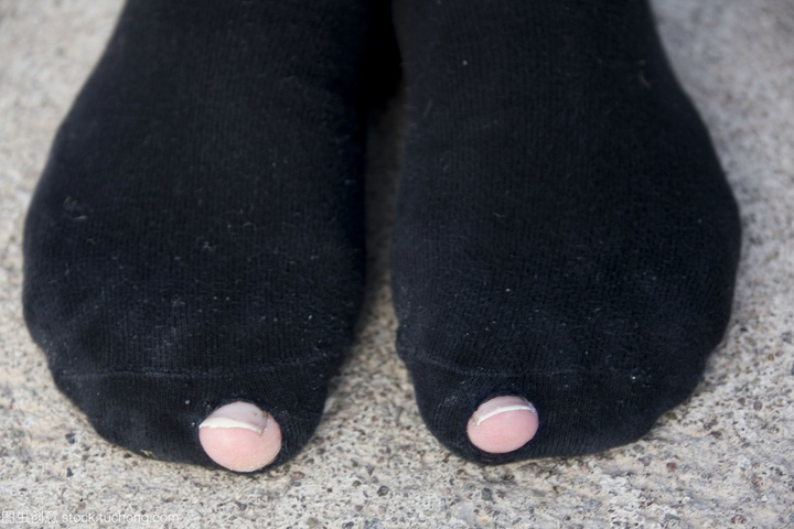 为什么袜子的脚趾处更容易破洞?