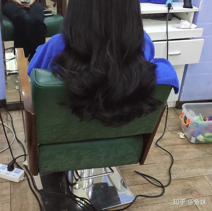 黑色卷发会很土吗?