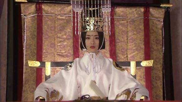 日本古代女皇帝比中国要多,且有一个关于女性天皇的神话传说卑弥呼,这