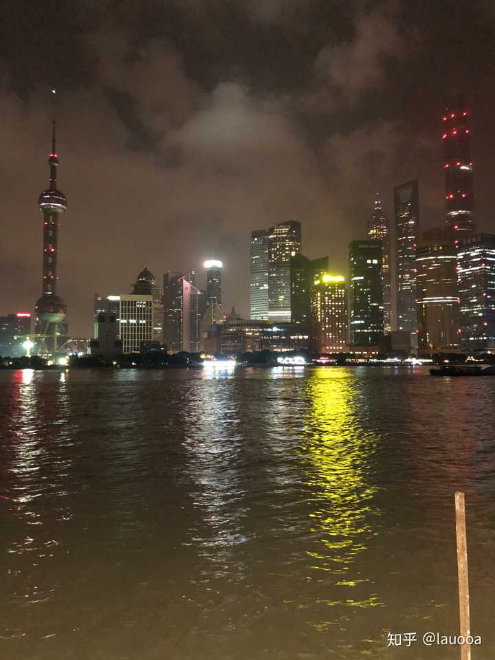 有哪位朋友现在在上海外滩的,能拍张外滩夜景给我吗?