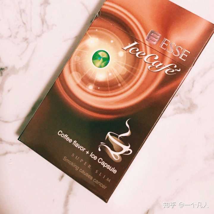爱喜咖啡闻起来带着奶油咖啡香 焦油量不大 味道非常浓郁 细烟支 闻