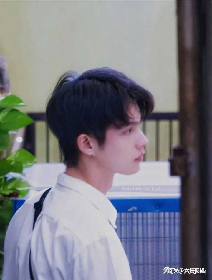 求一些男生头像,真人帅气型吼吼吼?
