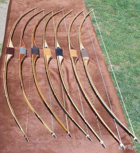 形态简约,使用木竹材料等传统的意味, 因此现代长弓仍归类于传统弓