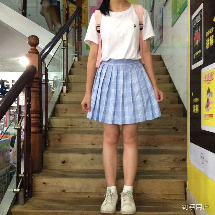 小腿粗的女生穿 jk 制服时适合哪种袜子?