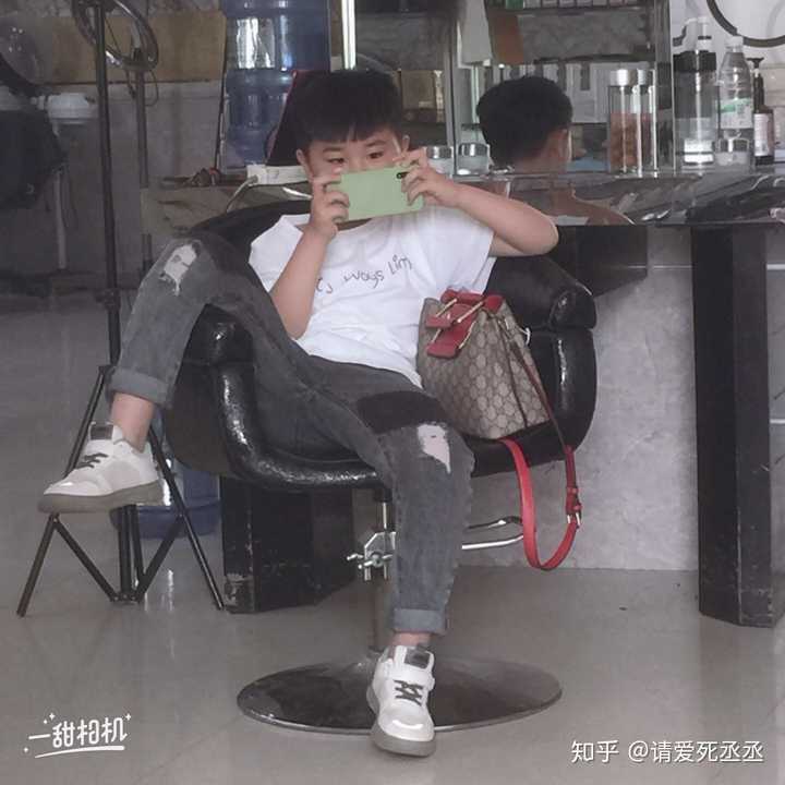 有一个好看的弟弟是怎样的体验?