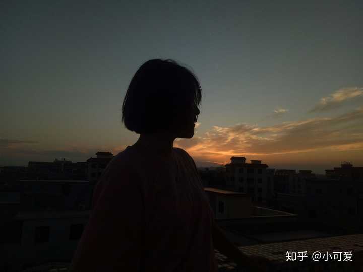塌鼻子女生想剪超短发,适合什么发型?