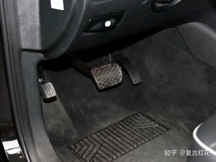 日产奇瑞王旗舰轿车q70也都是脚刹.