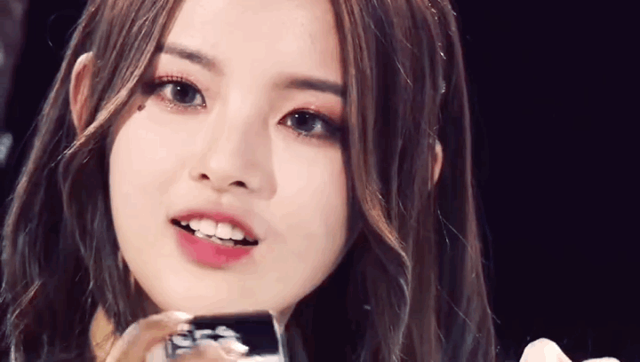 如何评价杨超越和蒋亮在《即刻电音》中合作表演的《真高兴》?