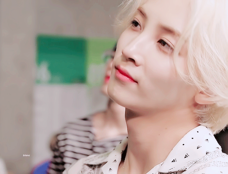 有哪些南韩爱豆绝美动图?