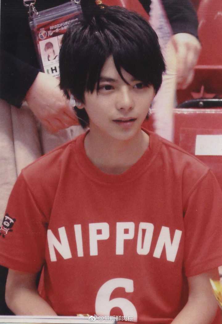 为什么日系摇滚乐团里总有几个神颜,而偶像团体的颜值