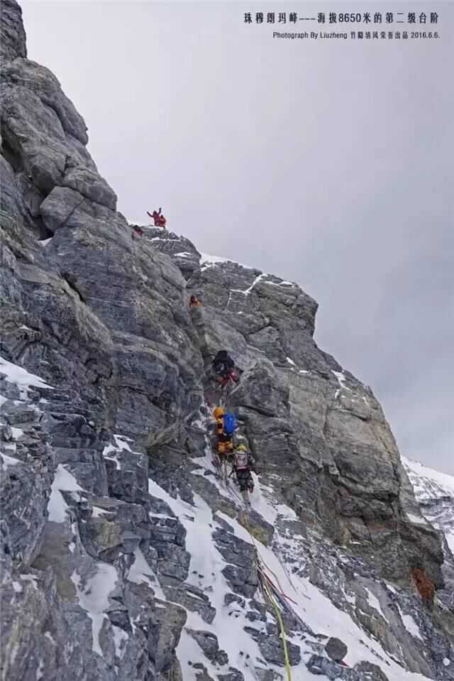 攀登珠穆朗玛峰南坡与攀登北坡有什么区别?