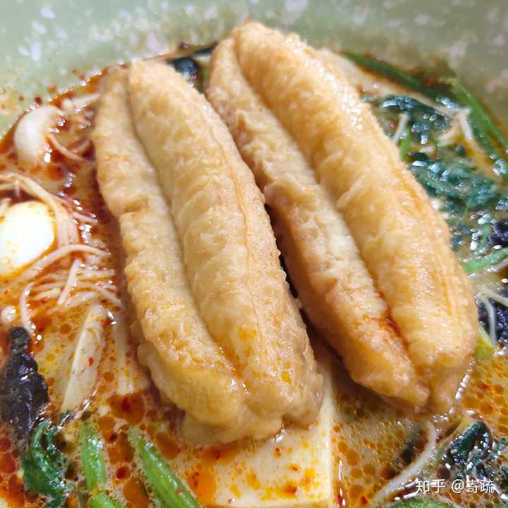 沾满了麻辣烫汁水的油条简直最爱!