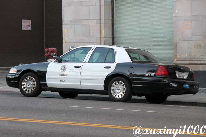 轿车 (sedan): ford crown victoria 维多利亚皇冠, 简称皇冠 普通烂