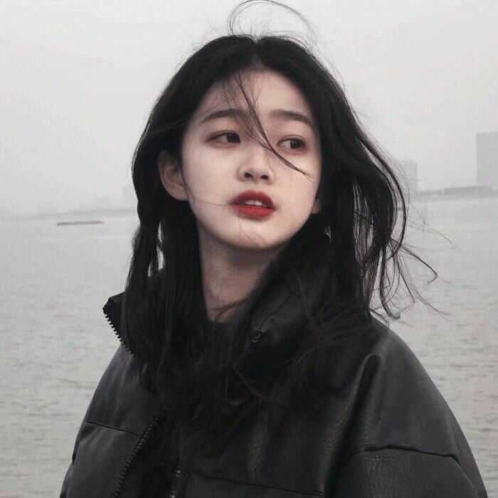 有哪些简约干净的头像?