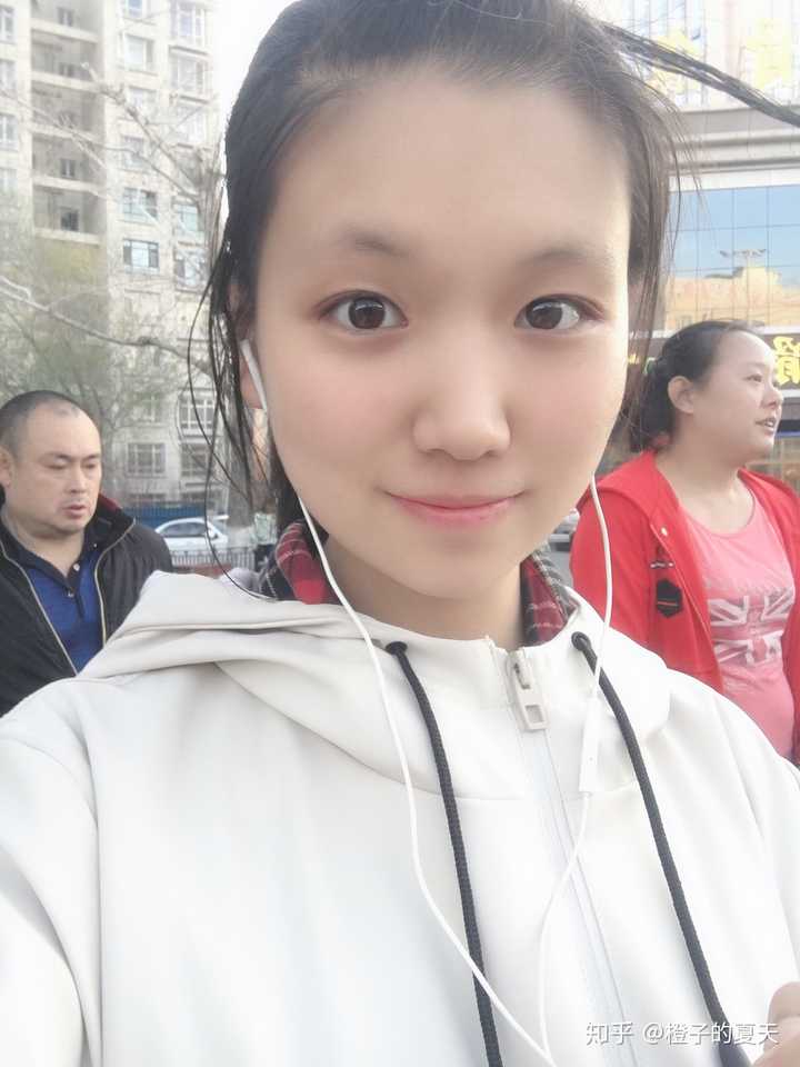 有些女生明明素颜比化妆好看,可为什么还是喜欢化妆,仅仅是因为还是不