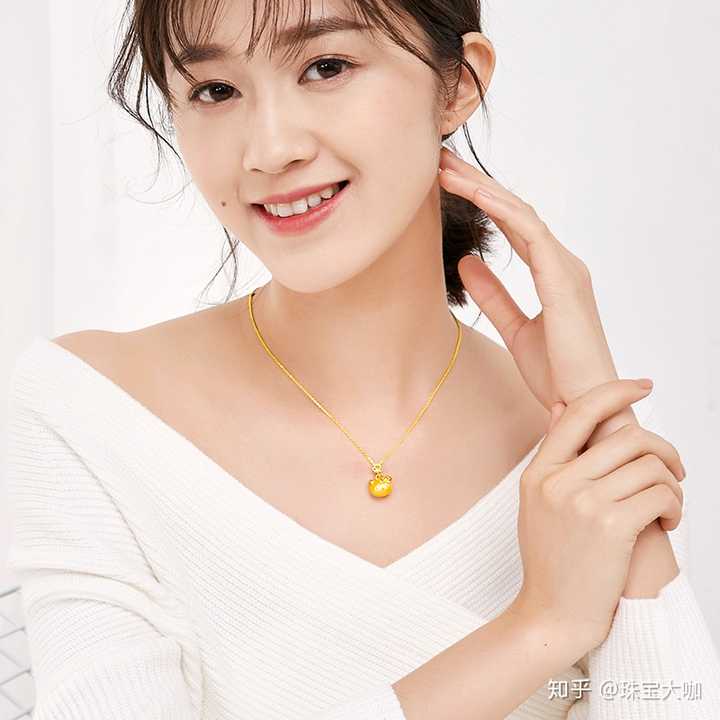 20多岁的女孩戴金项链真的很土吗?