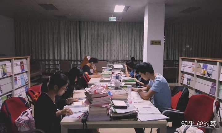 惠州学院的图书馆或教室环境如何?是否适合上自习?