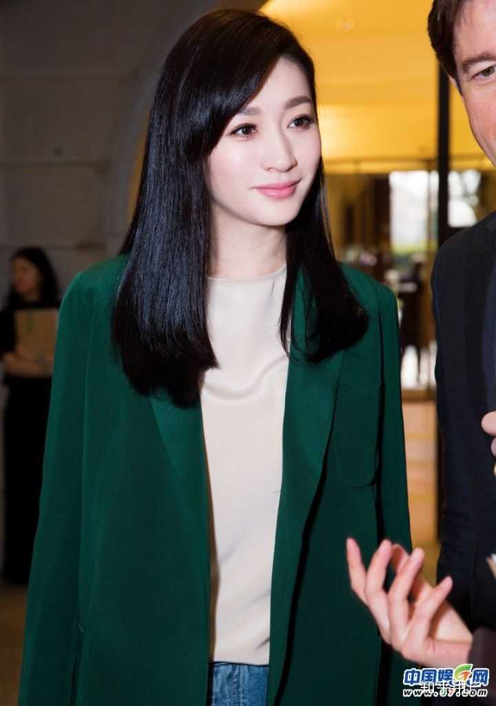 如何客观评价李小冉的长相?