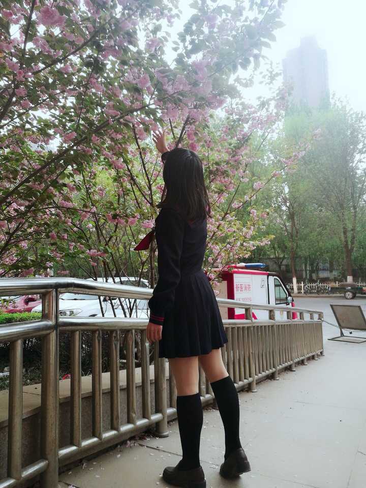 腿粗的女生可以穿jk制服嘛?