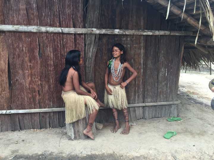亚马逊丛林部落的小姑娘们