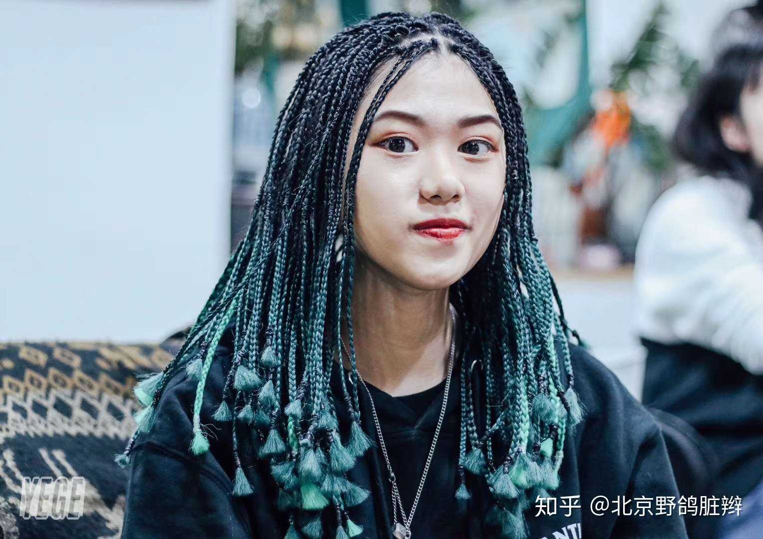 分享野鸽脏辫美女小姐姐们的三股辫和扭博辫造型