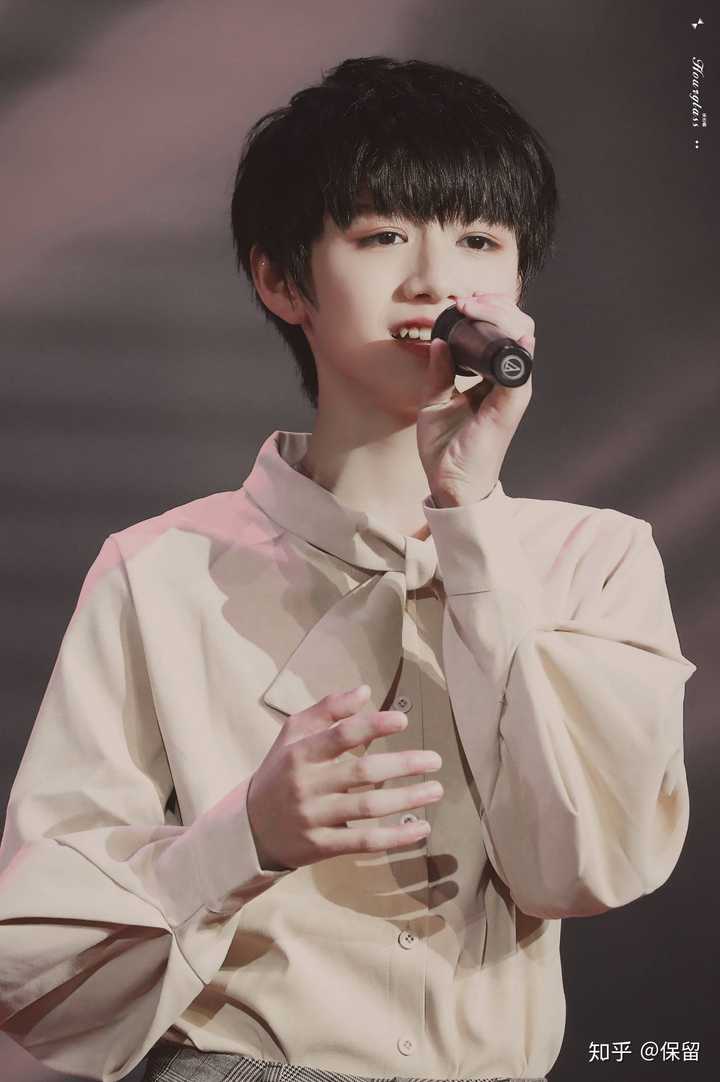 tf家族2019新年音乐会上和刘耀文合作trouble maker的