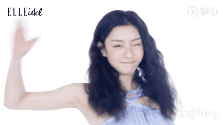 王承渲看着很自然,脸上还有婴儿肥,鼻子有点儿大,脑门有点儿扁,跟我