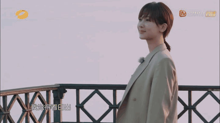 中餐厅时期,脸僵吗?这是大清早没化妆的样子.高鼻梁 酒窝