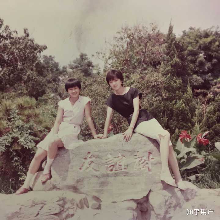 一起来晒晒父母年轻时的照片吧~?