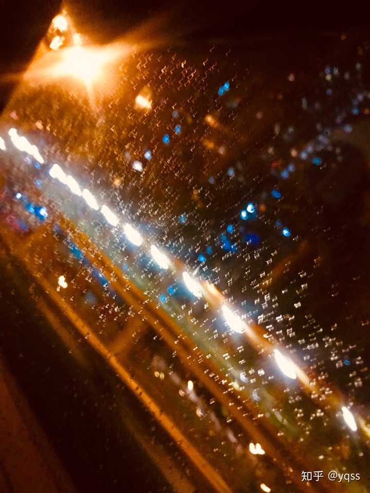 从香港回来在车上拍的窗外 那时正下雨