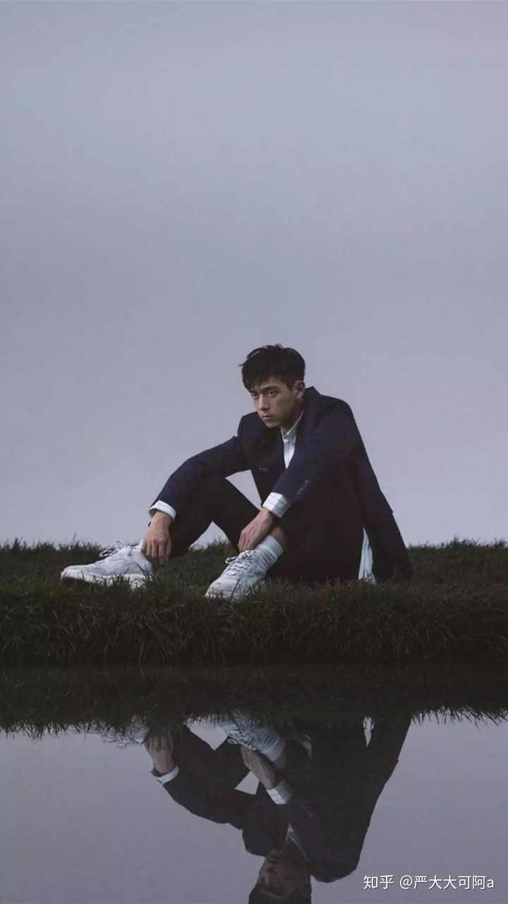 姐妹们有没有李现的照片,高清可以做壁纸的那种,谢谢姐妹.