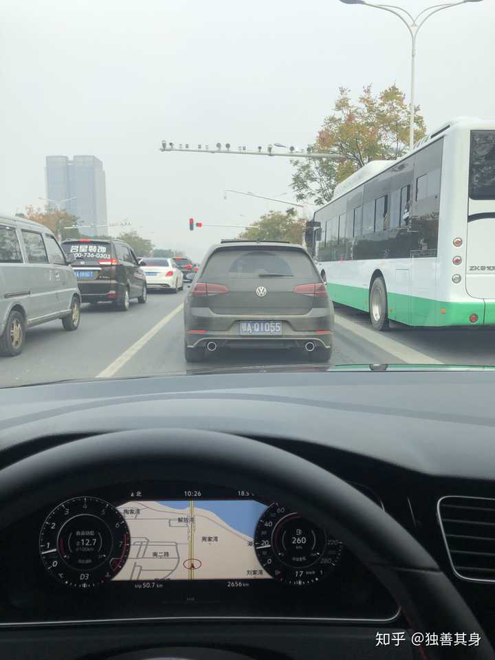 当你们行驶在路上发现附近有一辆和你相同车型的车时是什么感受?