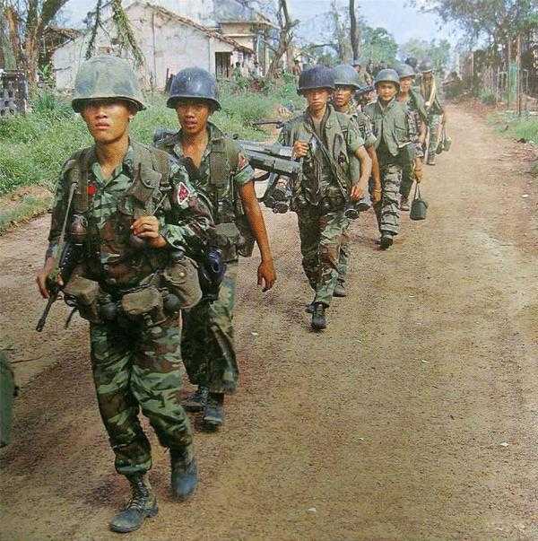 如何评价越南新军服?