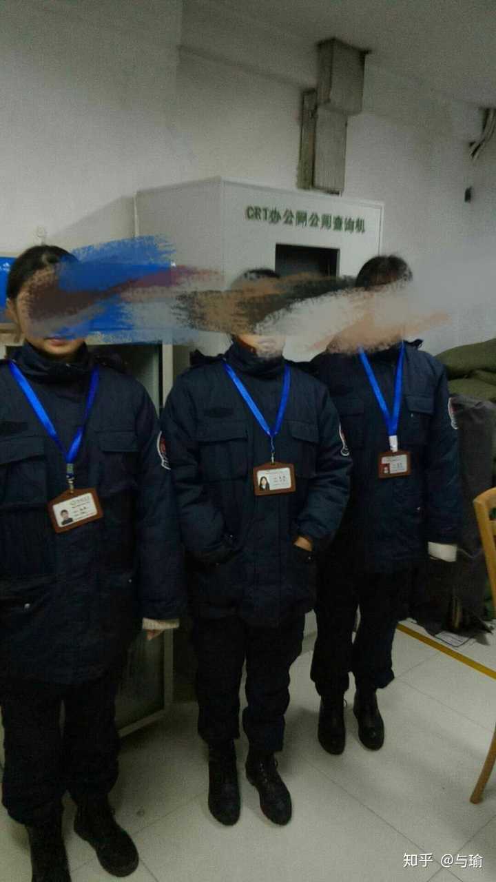 有没有人知道重庆轻轨安检员工资待遇如何?休息制度是