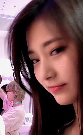 twice 成员周子瑜有哪些惊为天人的瞬间?