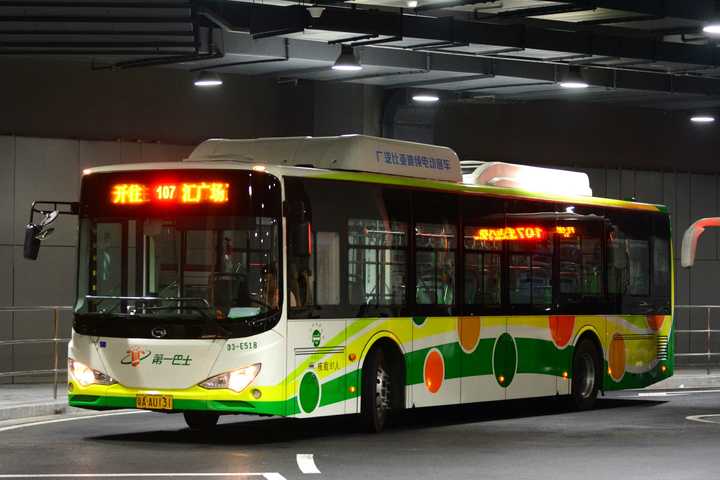 该线除派出宇通zk6120bevg1,zk6120bevg2,zk5120a1型无轨电车行走外