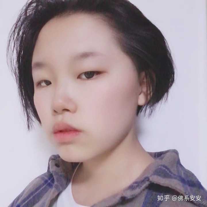 单眼皮小眼睛戴眼镜的女生剪短发是种什么体验?