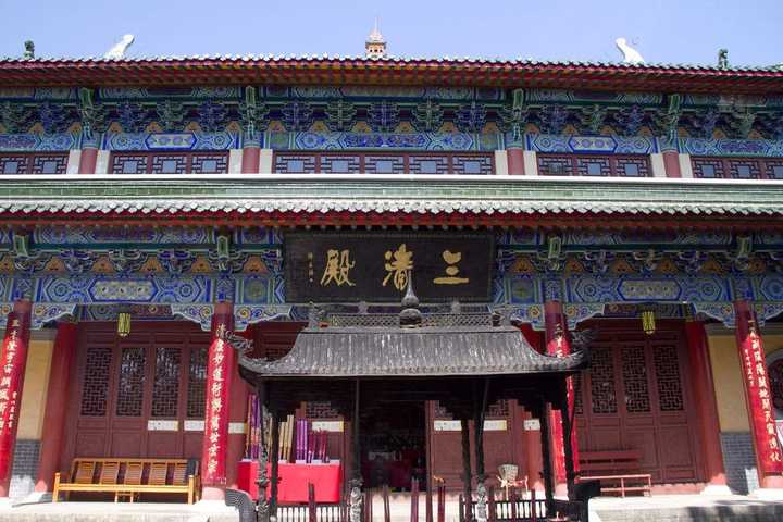 由于古时候这里有一座三清殿,所以后来此地就被称为三清洞,三清洞在