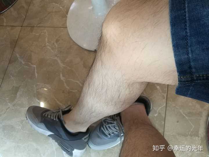 女生是不是都喜欢男生大长腿,白衬衫的暖男?