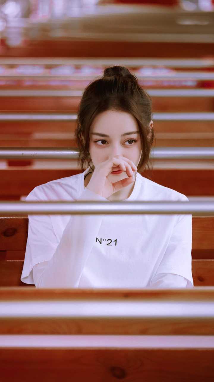 你最喜欢的爱豆有可以做壁纸的那种照片吗