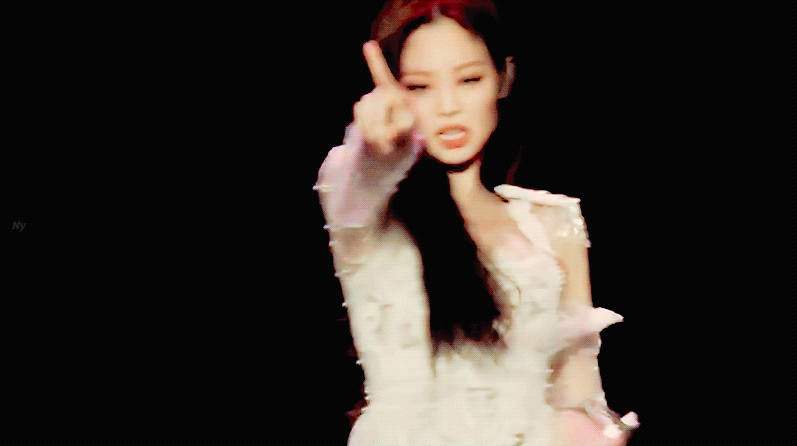 有点疑惑的是看现场饭拍真的有好多人跟着喊ddududdudu啊,blackpink