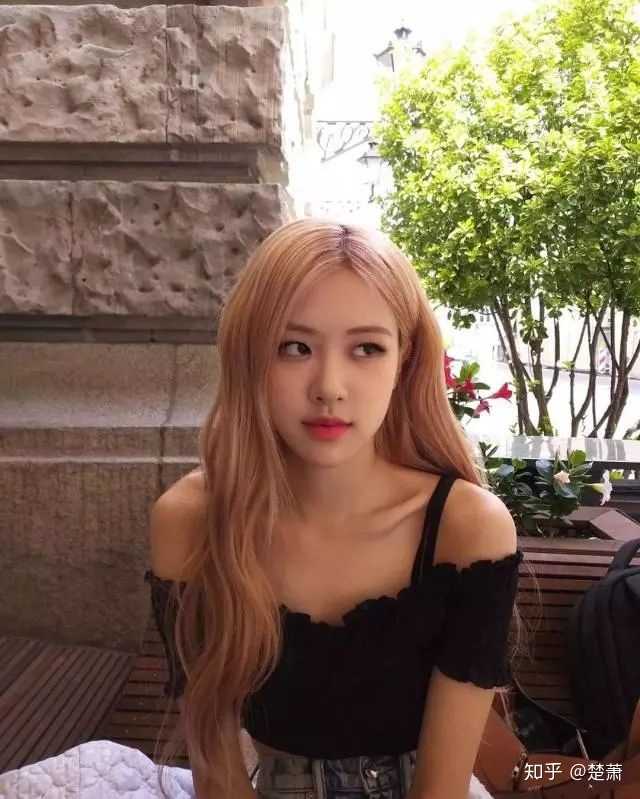 为什么粉丝说blackpink的rose朴彩英身材好?