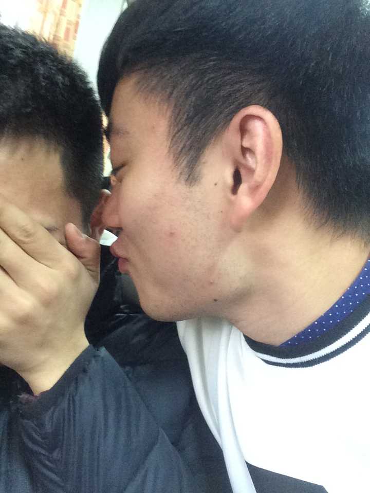 男生被男生强吻是怎样的体验?