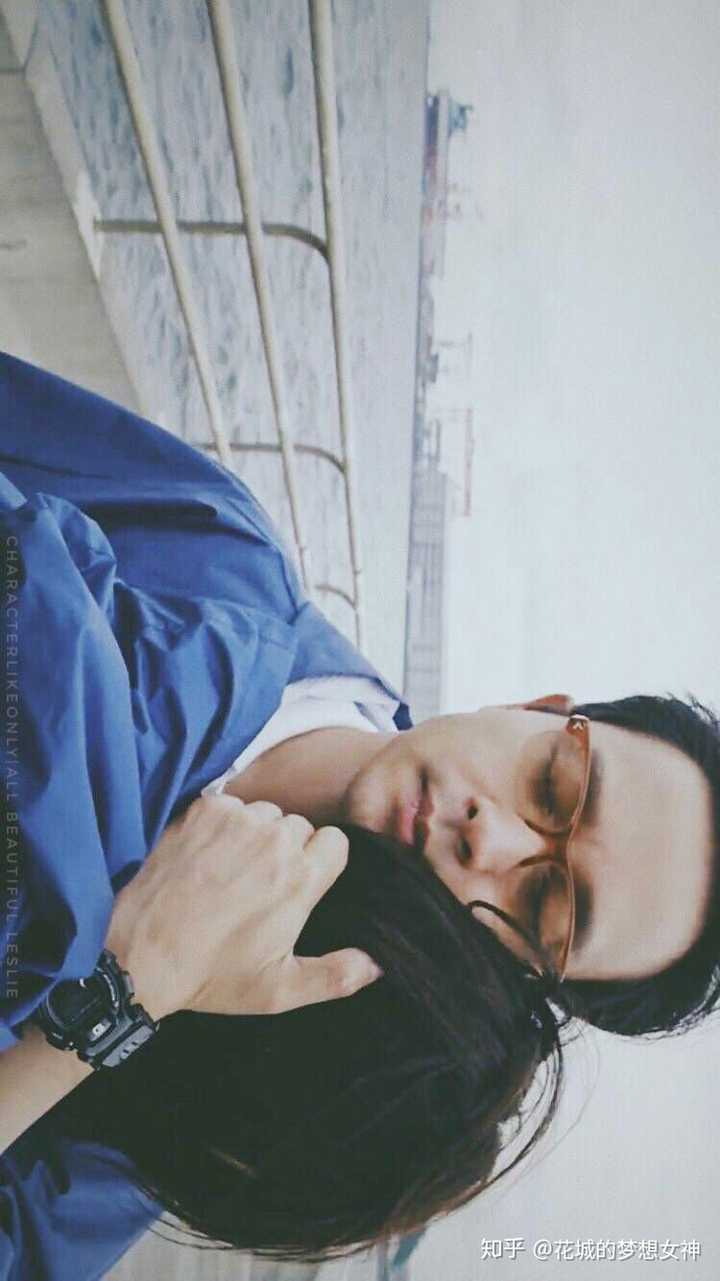 有没有高清无水印的张国荣三格壁纸啊?